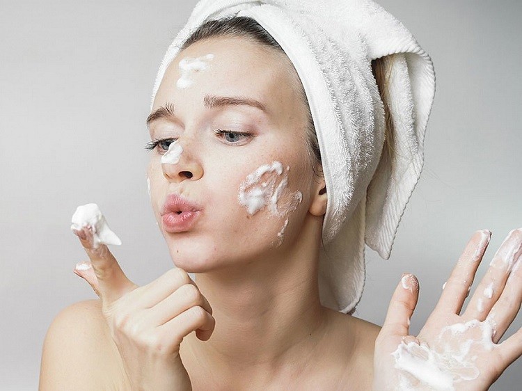 Các bước skincare dành cho da mụn và da dầu