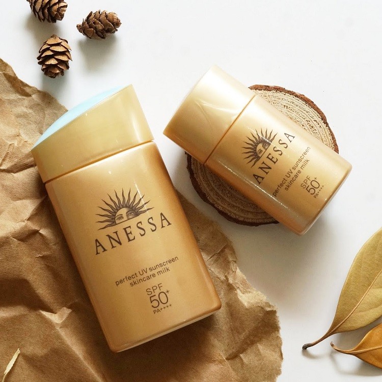 Review kem chống nắng Anessa cho da dầu mụn từ người dùng