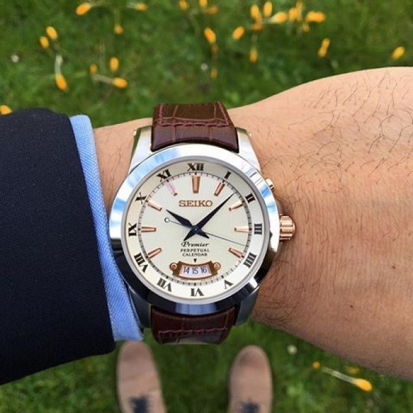 Giá đồng hồ Seiko Premier Perpetual Calendar 7d1804 có đắt không?
