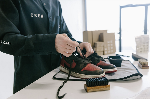 [Bật Mí] Cách vệ sinh giày Nike Jordan tại nhà “sạch như tiệm”