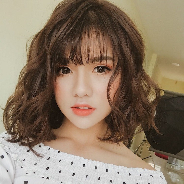 Tóc ngắn xoăn sóng nước
