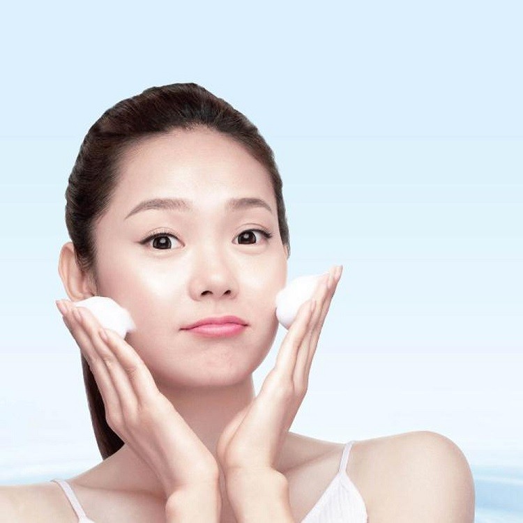 Làm sạch và cân bằng độ ẩm cho da