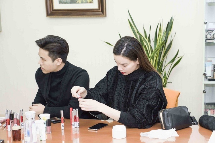 hồ ngọc hà làm son