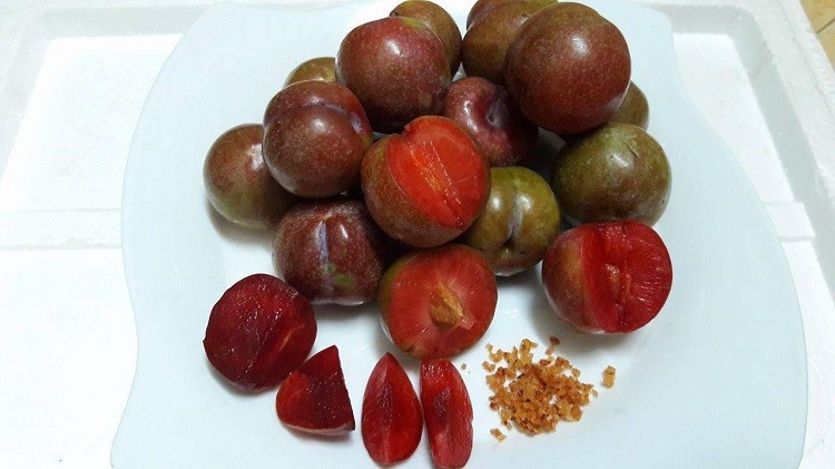 mận
