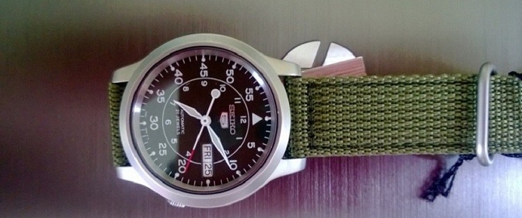 seiko 5 army