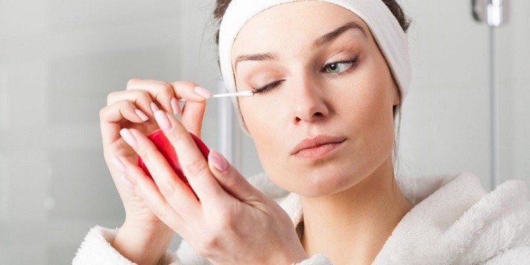 làm sạch mi mắt