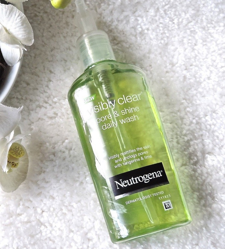 Neutrogena Visibly Clear Pore & Shine Daily Wash