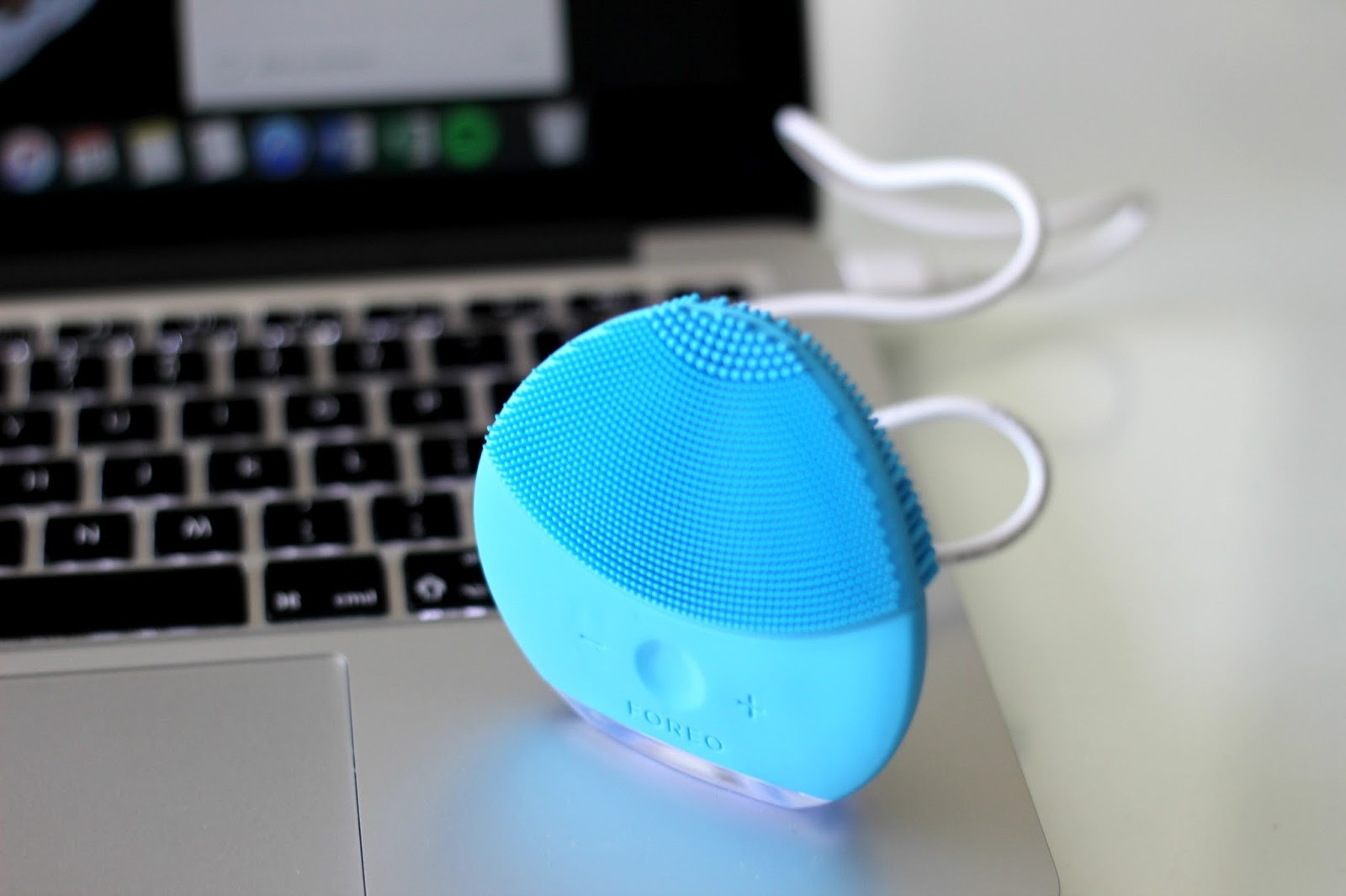 Máy rửa mặt Foreo Luna Mini 2 công nghệ T-Sonic