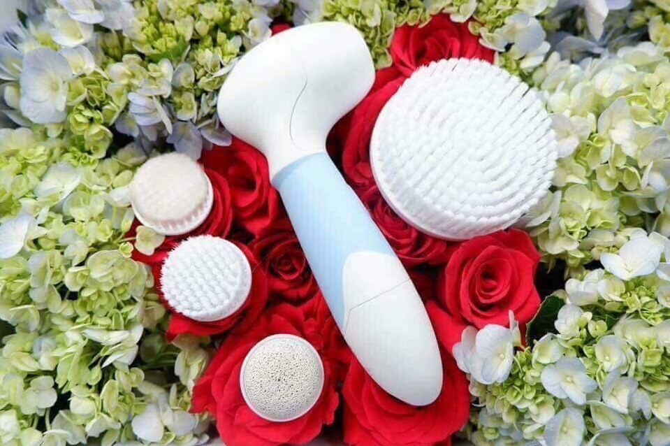 Máy rửa mặt cọ Nano Flawless Nhật Bản