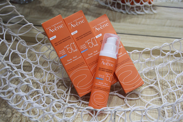 review kem chống nắng Avene