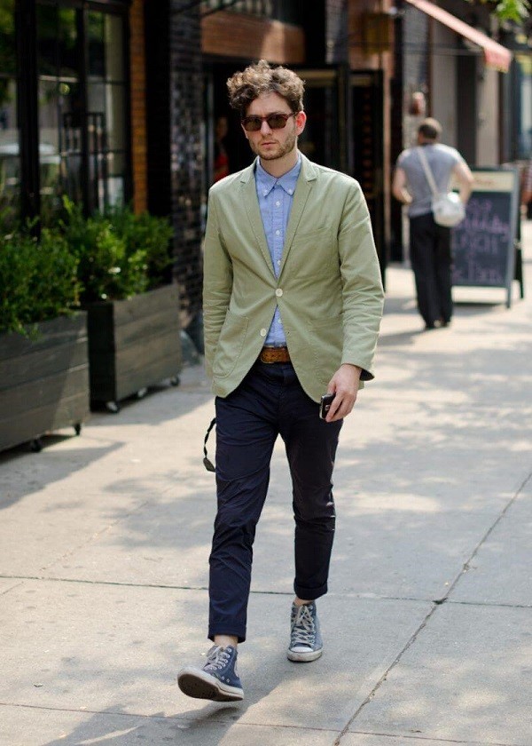 Cách mix giày converse cổ cao + áo sơ mi + quần tây dài